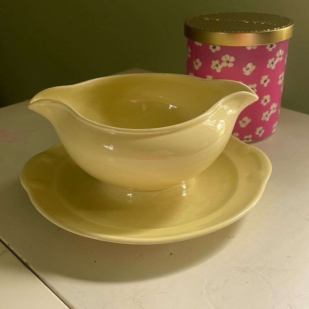LuRay Pastels‎ by Taylor Smith Gravy Boat circa 1938-1961